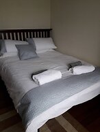 Room in Apartment - 1 Bedroom In A Homely Home With A Lovely Farm