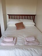 Room in Apartment - 1 Bedroom In A Homely Home With A Lovely Farm