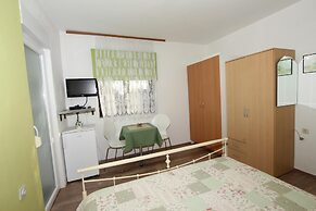 Eva Double Room With Kitchenette and Sea View 1