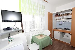 Eva Double Room With Kitchenette and Sea View 1