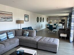 4br-8guests-balcony-beachview-pool-pets