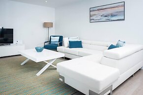 4br-8guests-balcony-beachview-pool-pets