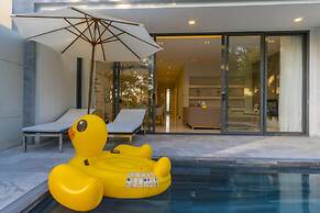 Modern 4 BR villa-golf view for family