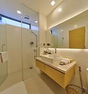 Modern 4 BR villa-golf view for family