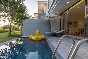 Modern 4 BR villa-golf view for family