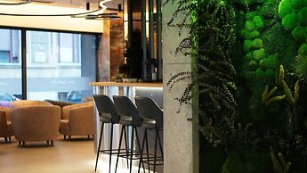 Aniroc Signature Hotel