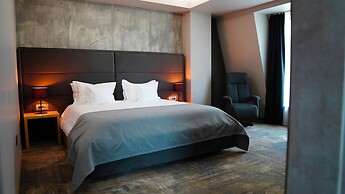 Aniroc Signature Hotel