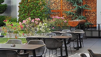 Aniroc Signature Hotel