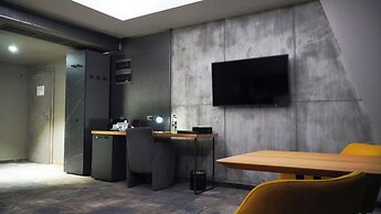 Aniroc Signature Hotel