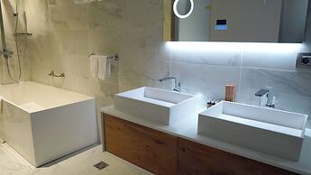 Aniroc Signature Hotel