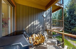 1 Bedroom Condo in West Keystone Near Lakeside Village