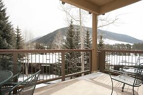 2 Bedroom Condo in West Keystone Near Lakeside Village