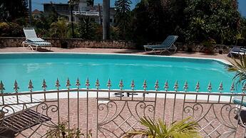 Holiday House at Villa Montego