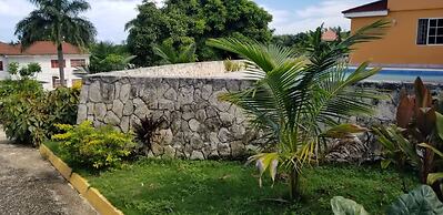Holiday House at Villa Montego