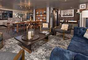 Vail Village Hotel Room With 2 Queens