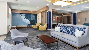 Holiday Inn Express & Suites Ridgecrest - China Lake by IHG