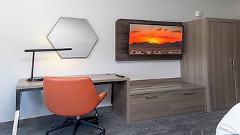 Holiday Inn Express & Suites Ridgecrest - China Lake by IHG