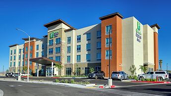 Holiday Inn Express & Suites Ridgecrest - China Lake by IHG