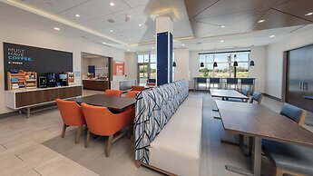 Holiday Inn Express & Suites Ridgecrest - China Lake by IHG