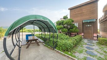 Ganghwa Gichayeohaeng Pension