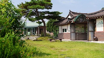 Ganghwa Gichayeohaeng Pension