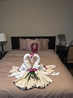 Shoreside Inn & Suites