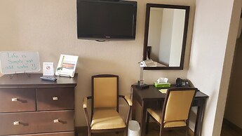 Shoreside Inn & Suites