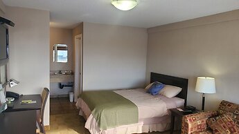 Shoreside Inn & Suites