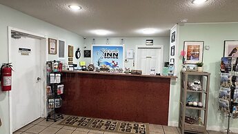 Shoreside Inn & Suites