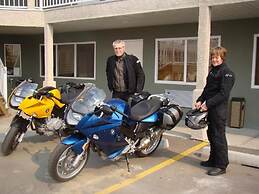 Shoreside Inn & Suites