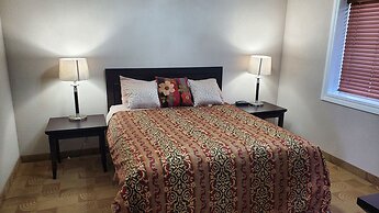 Shoreside Inn & Suites