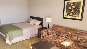 Shoreside Inn & Suites