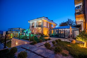 CUNDA BARADIEL HOTEL