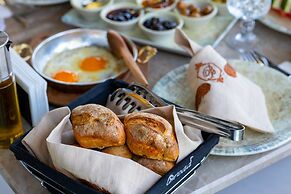 CUNDA BARADIEL HOTEL