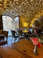 Mons Masius Hotel