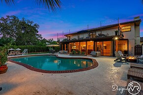 8 BR Heated Pool & Soccer Field