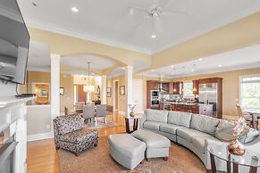 Spacious Home With 4 Master Suites In Quiet Community 4 Bedroom Home b