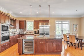 Spacious Home With 4 Master Suites In Quiet Community 4 Bedroom Home b