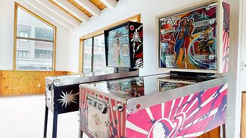 1849 Condos #409 3 Bedroom Condo by Redawning