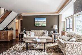 1849 Condos #409 3 Bedroom Condo by Redawning