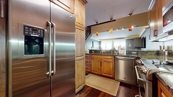 1849 Condos #409 3 Bedroom Condo by Redawning