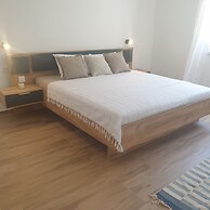 Captivating 3-bed Apartment in Vodice