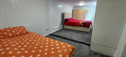 Lovely 3-bed Apartment in Parkgate Rotherham