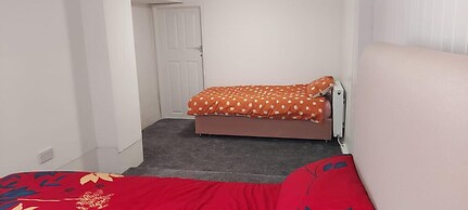 Lovely 3-bed Apartment in Parkgate Rotherham