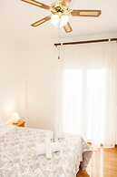 Cozy apt with Lycabettus View