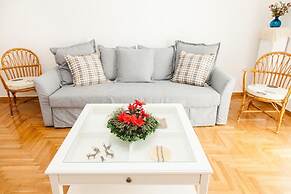 Cozy apt with Lycabettus View