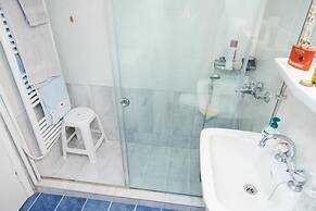 Cozy apt with Lycabettus View