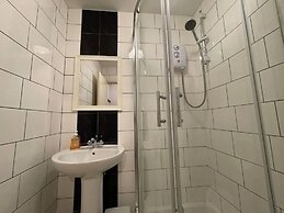 Impeccable 2-bed Apartment by Cardiff City Centre