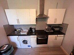 Impeccable 2-bed Apartment by Cardiff City Centre