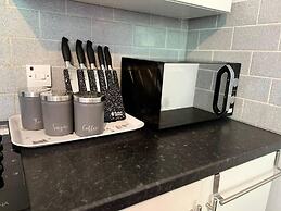 Impeccable 2-bed Apartment by Cardiff City Centre